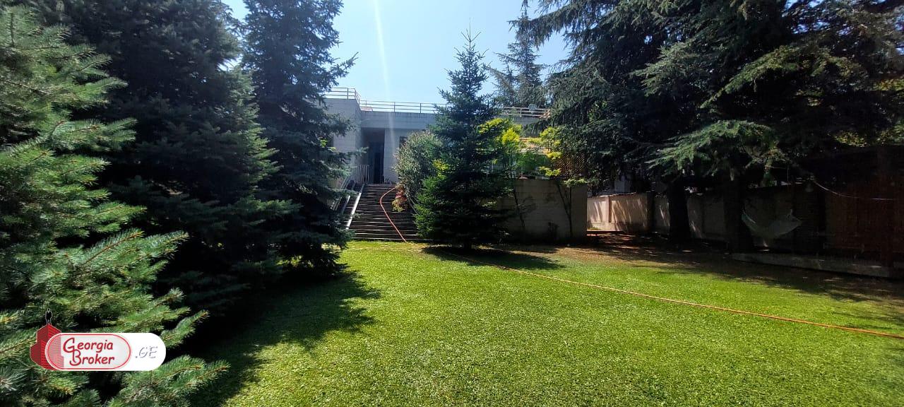 продается дом с новым ремонтом 9-комнат